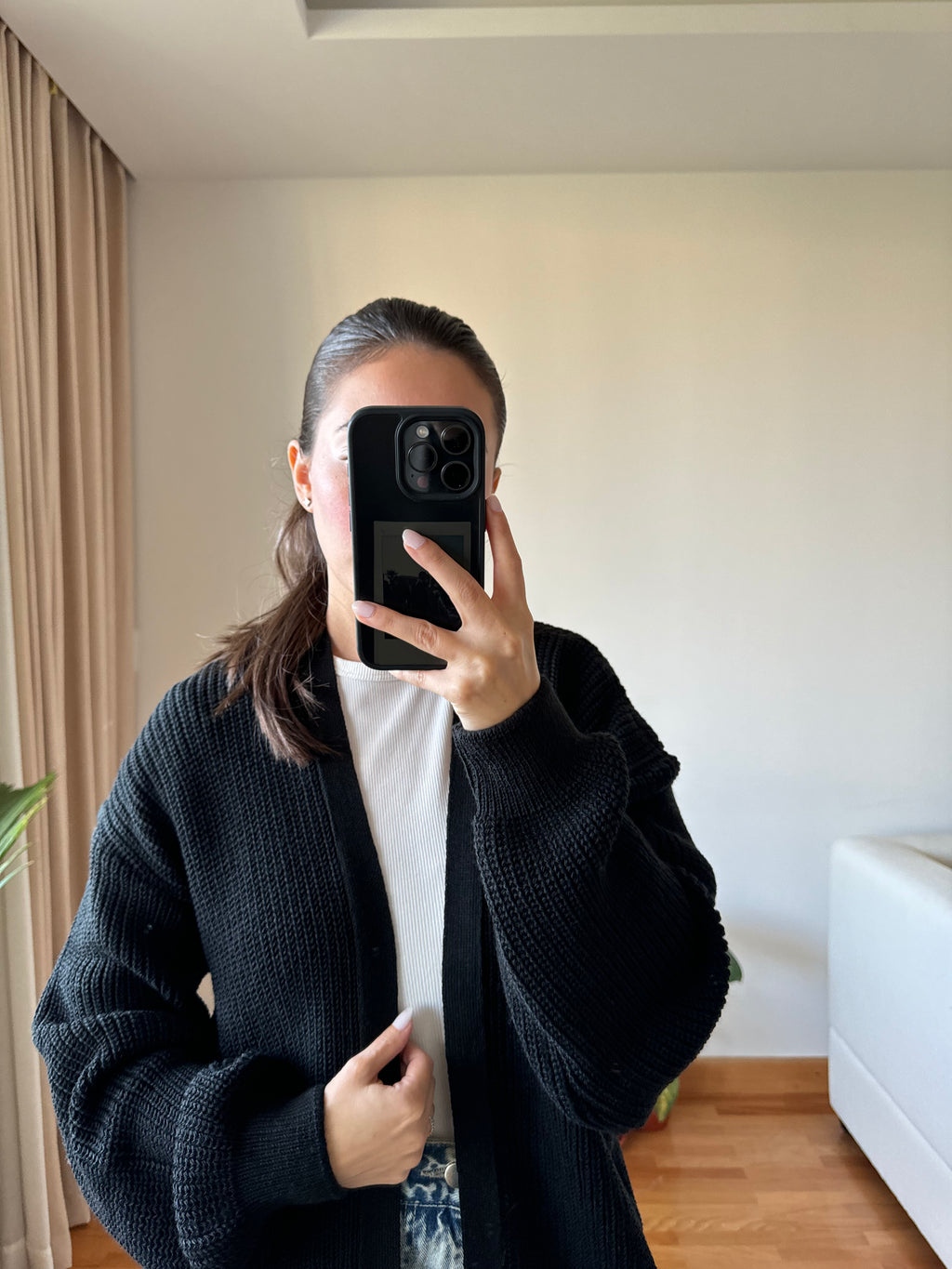 Short Knitted Cardigan-Black