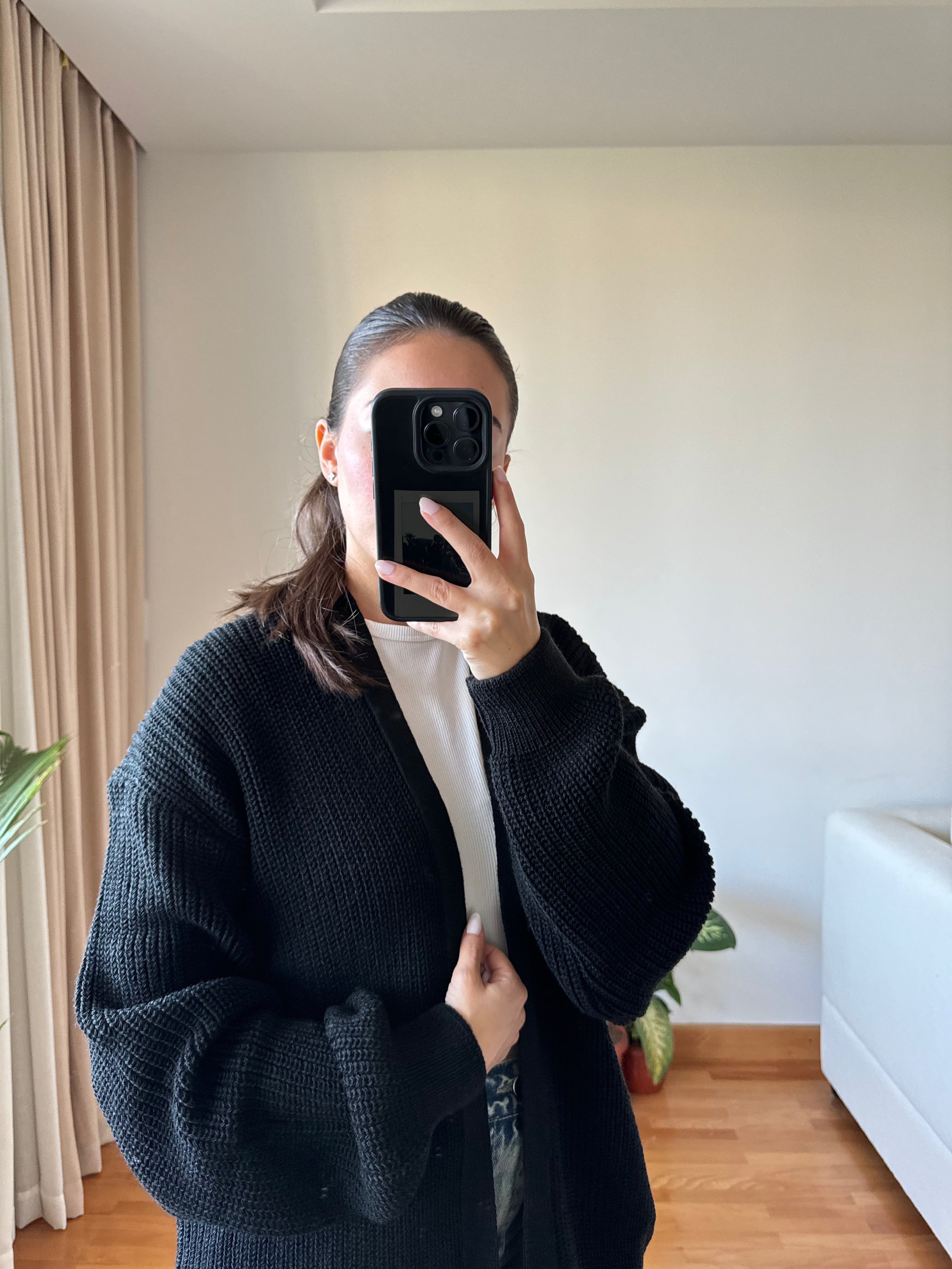 Short Knitted Cardigan-Black